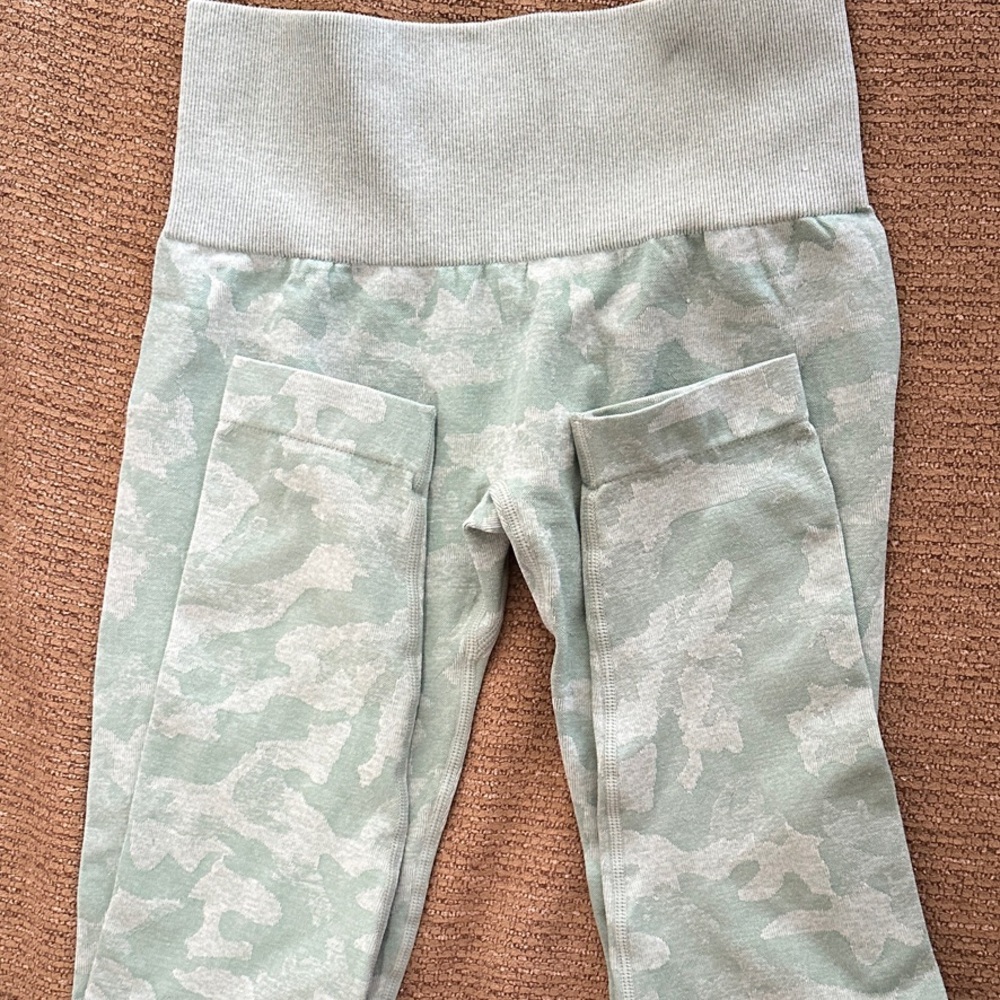 NVGTN Sage Green Camouflage leggings-small